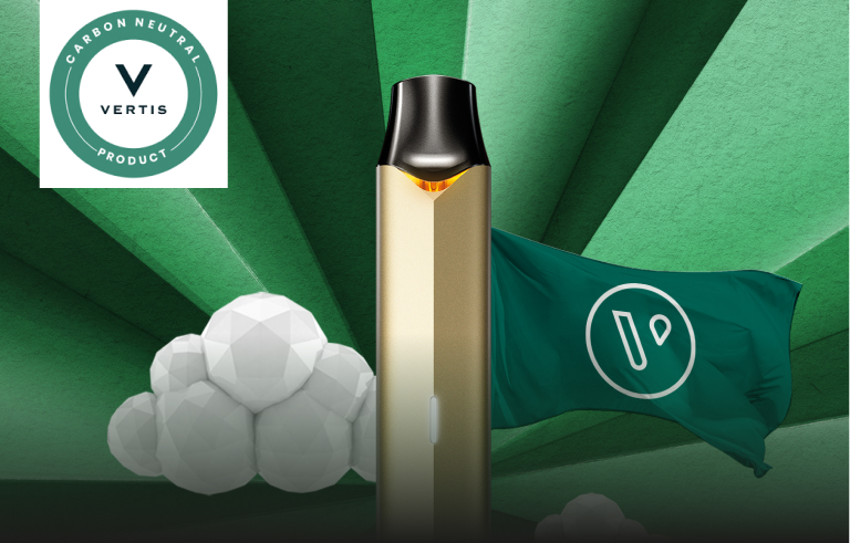 e-cigarette Vuse avec un fond vert avec des images et le logo Vertis neutre en carbonne